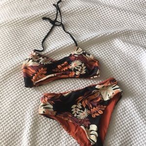 Reversible bikini swimsuit